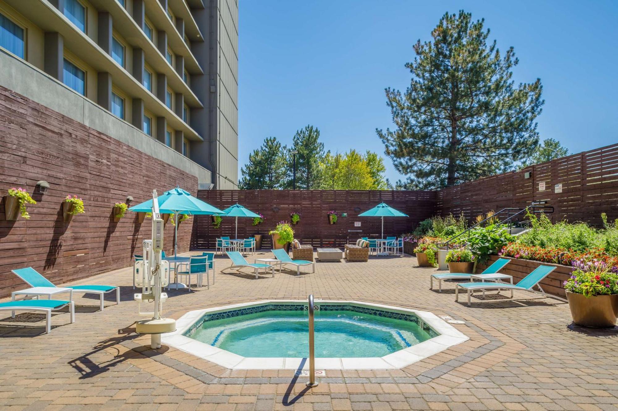 Doubletree By Hilton Hotel Denver Exterior foto